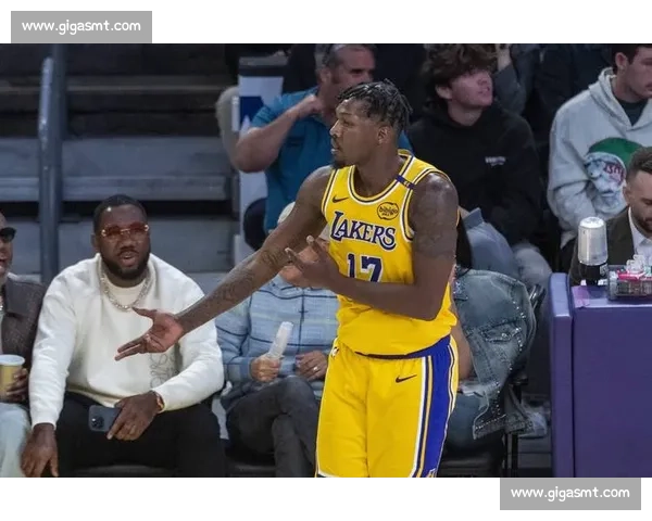 湖人选秀交易落空！小里拒续约 DFS 离队，中锋困局再升级