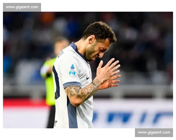 土媒：加拉塔萨雷暂停恰尔汗奥卢谈判，转攻曼城中场 B 席